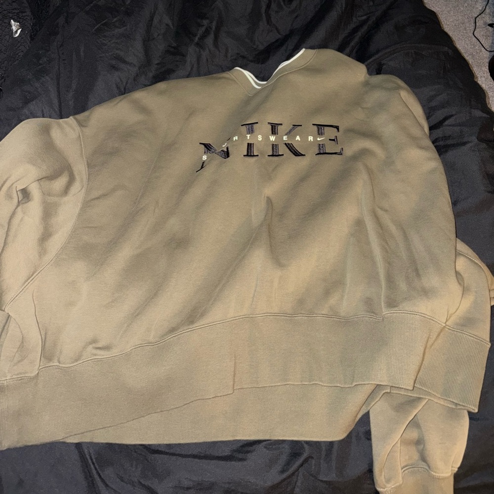 Nike women’s olive  Crewneck Sweater